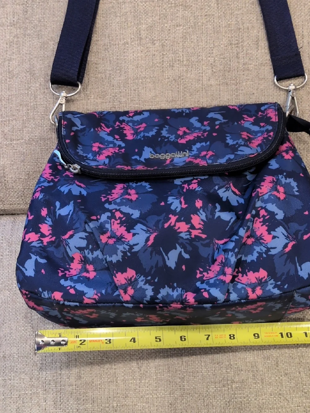 Baggallini Amanda Floral Navy Crossbody with Pink Accents - Picture 4 of 15